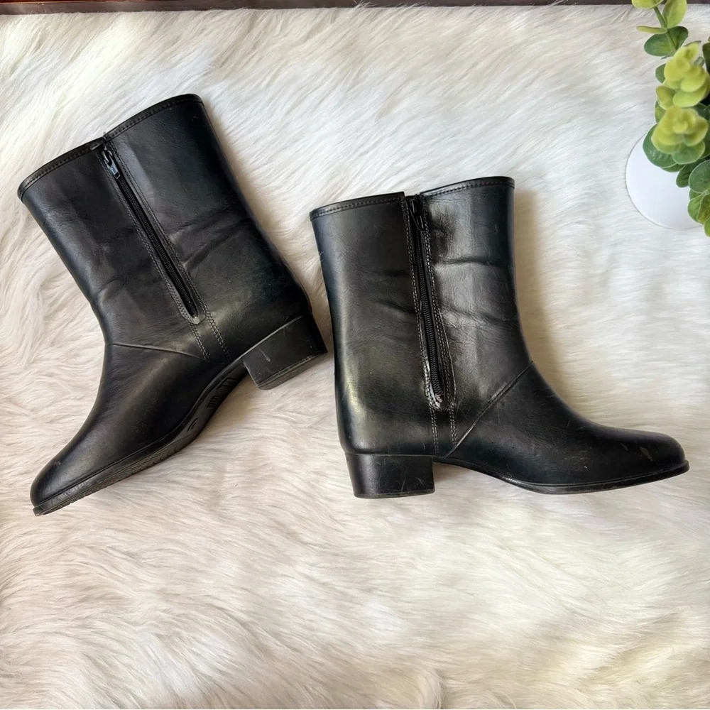 Woodbridge black outdoor